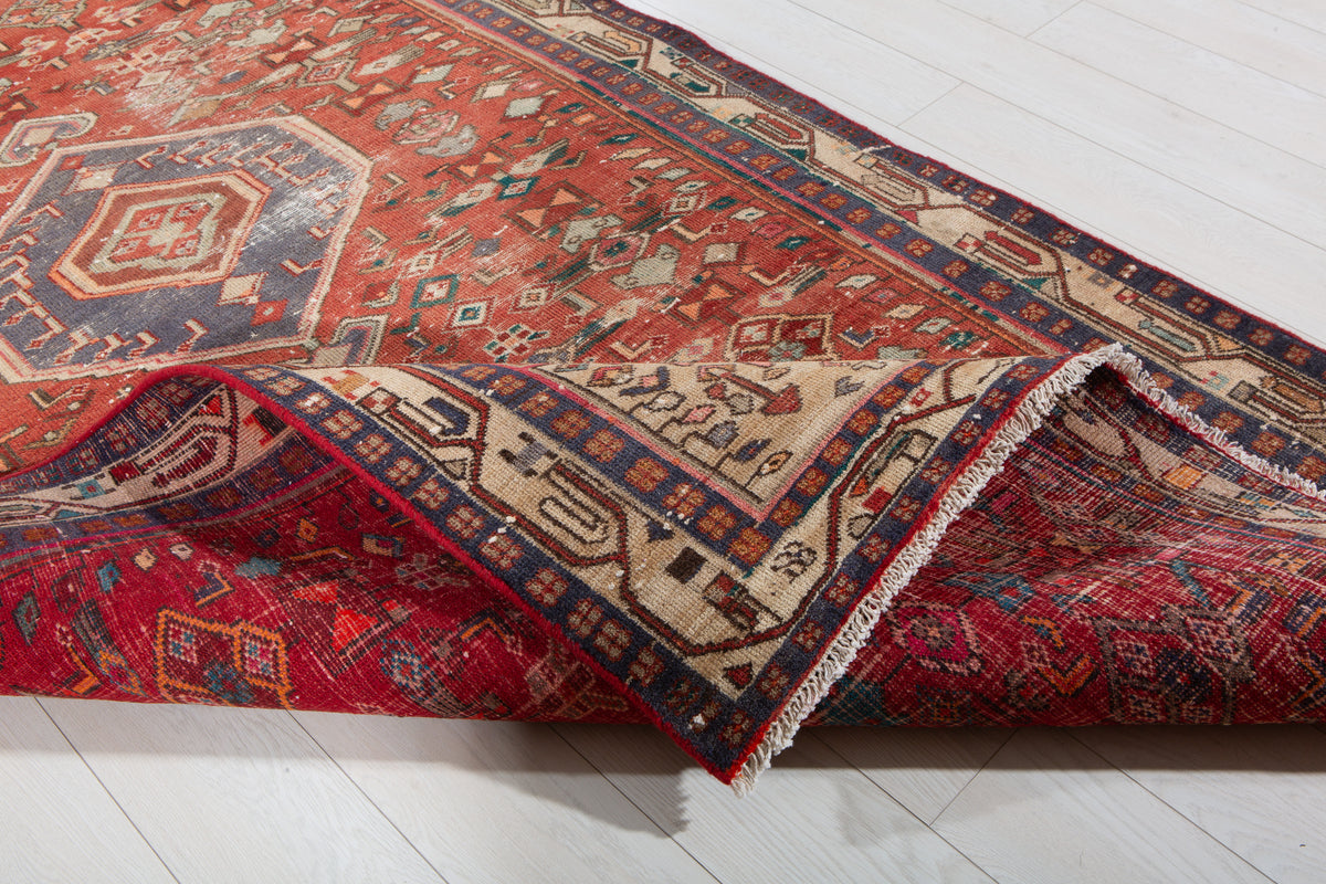 Antique Red Hand-Knotted Wool Rug – 9' 9" x 4' 10" (296 x 148 cm)