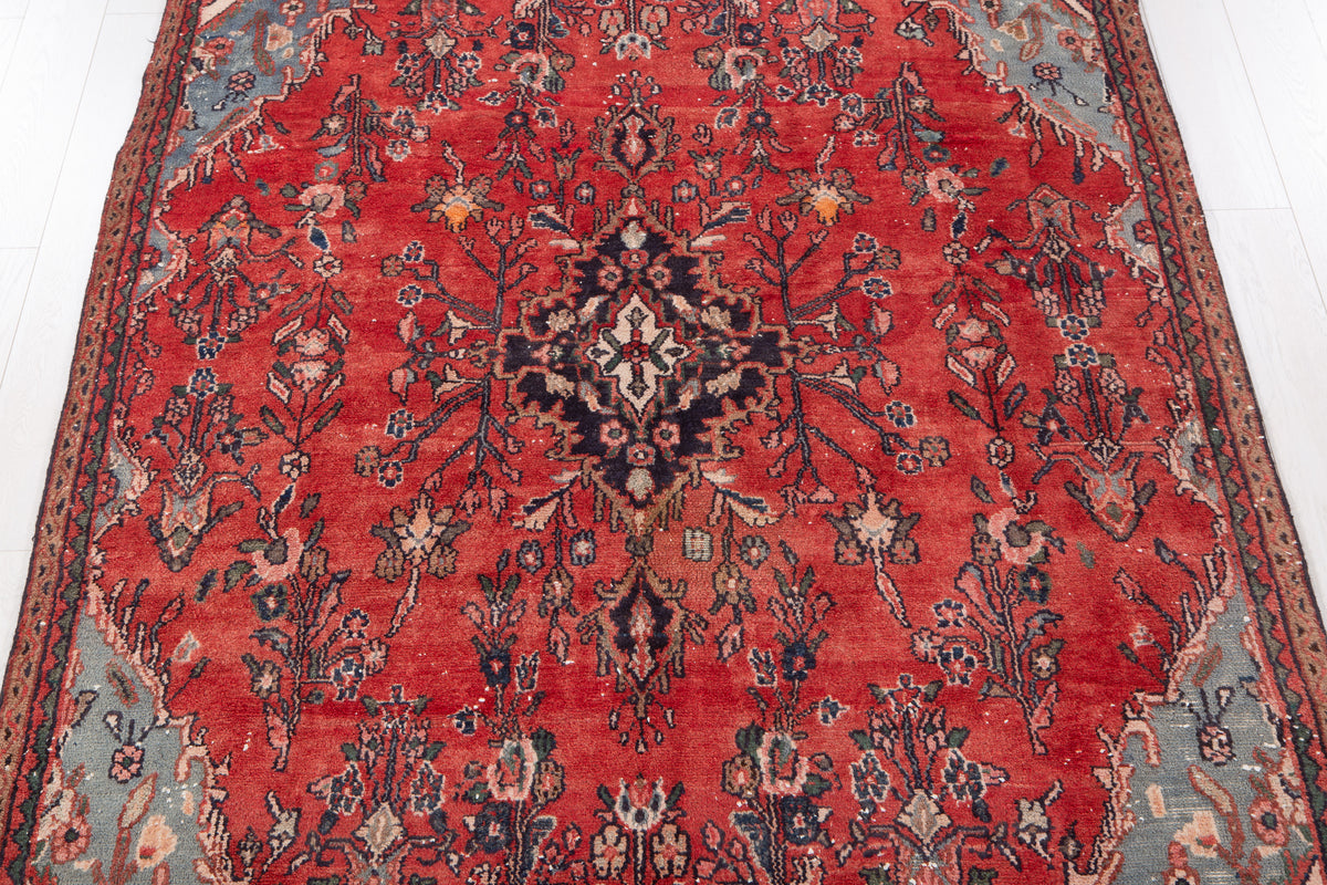 Vintage Red Hand-Knotted Wool Rug – 8' 6" x 5' 10" (260 x 178 cm)