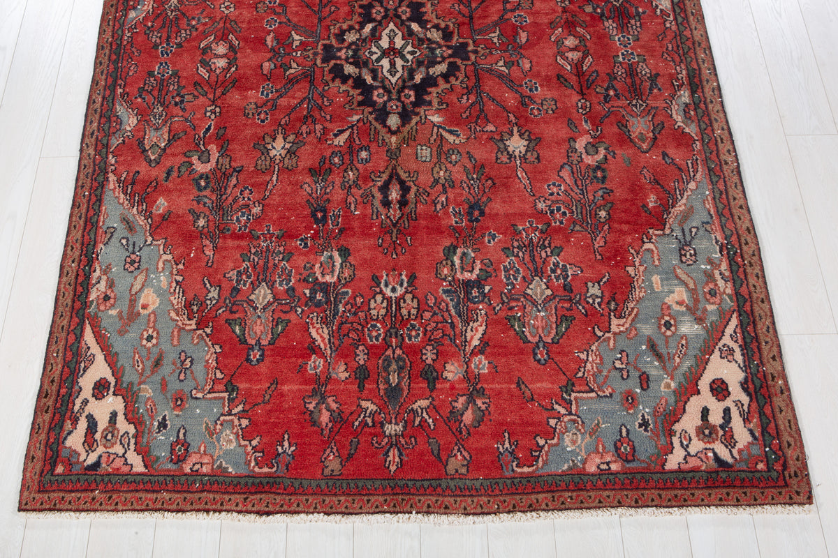 Vintage Red Hand-Knotted Wool Rug – 8' 6" x 5' 10" (260 x 178 cm)