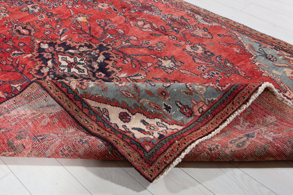 Vintage Red Hand-Knotted Wool Rug – 8' 6" x 5' 10" (260 x 178 cm)