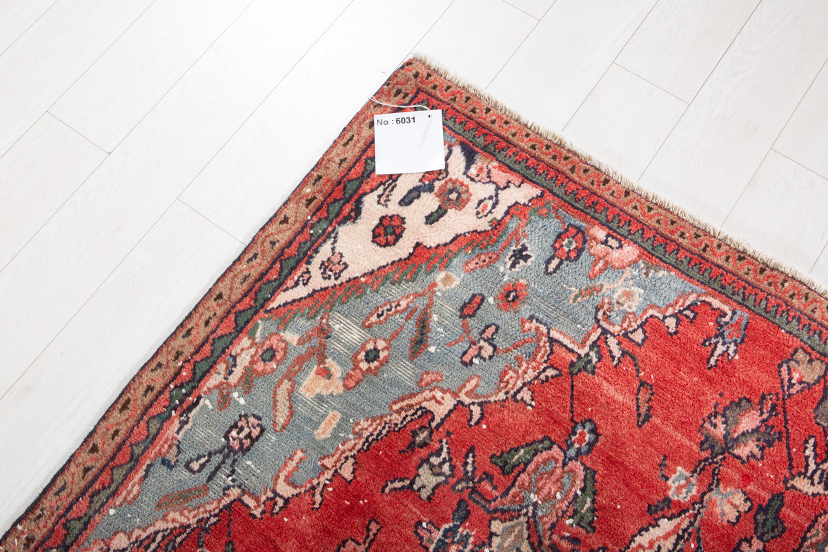 Vintage Red Hand-Knotted Wool Rug – 8' 6" x 5' 10" (260 x 178 cm)
