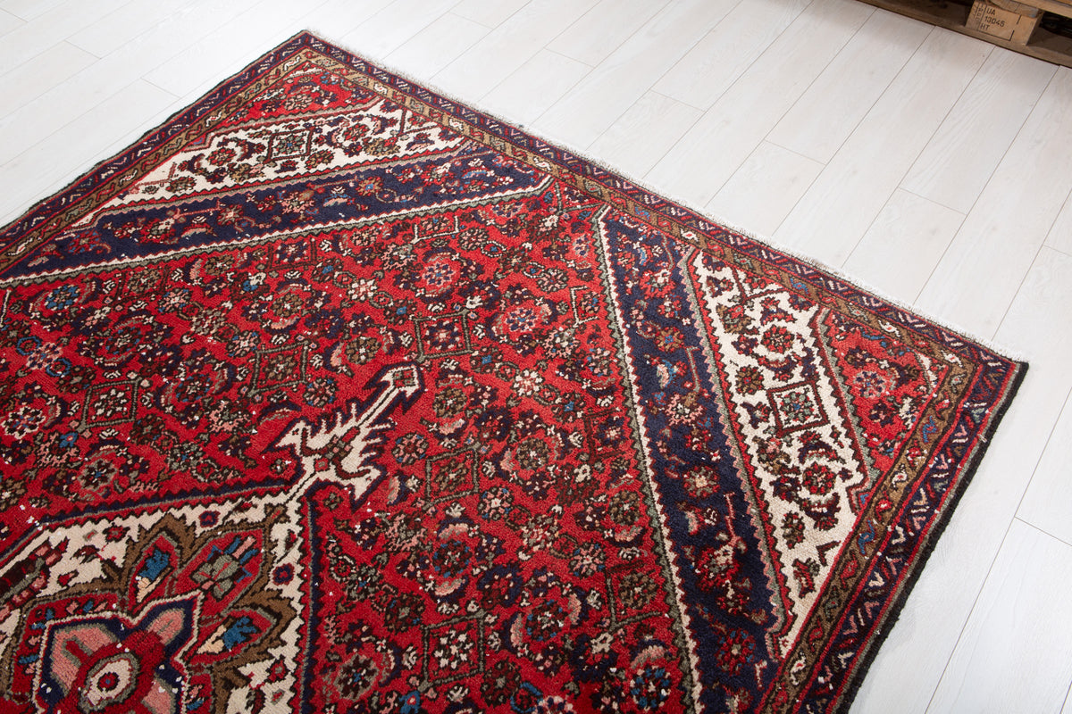 Vintage Red Hand-Knotted Wool Rug – 8' 9" x 5' 10" (266 x 178 cm)