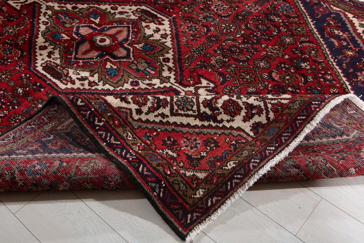 Vintage Red Hand-Knotted Wool Rug – 8' 9" x 5' 10" (266 x 178 cm)