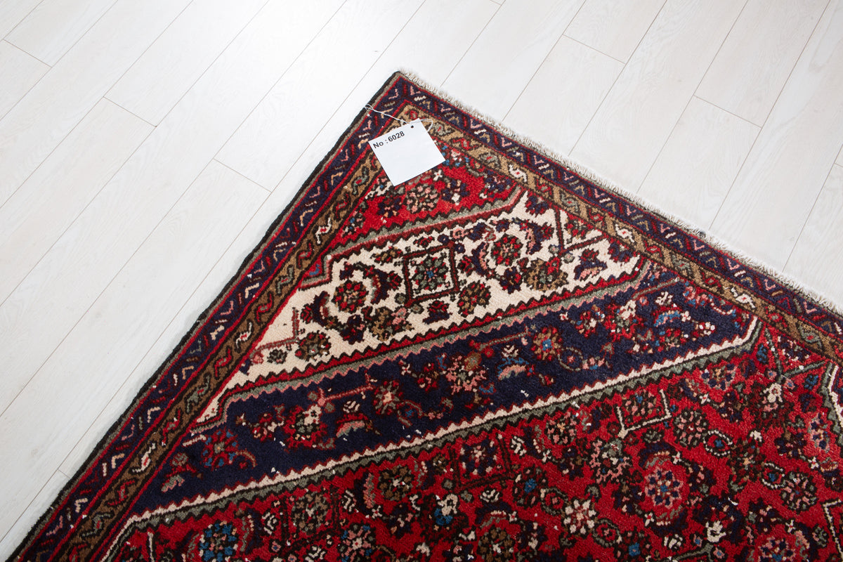 Vintage Red Hand-Knotted Wool Rug – 8' 9" x 5' 10" (266 x 178 cm)