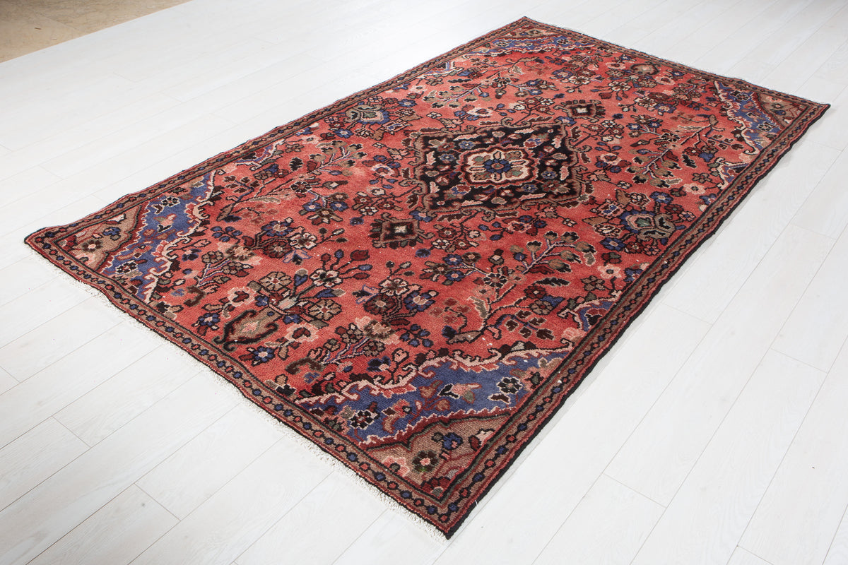 Vintage Red Hand-Knotted Wool Rug – 8' 0" x 4' 8" (245 x 143 cm)
