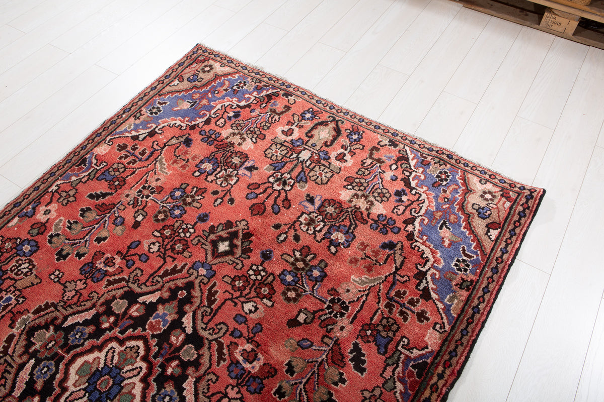 Vintage Red Hand-Knotted Wool Rug – 8' 0" x 4' 8" (245 x 143 cm)