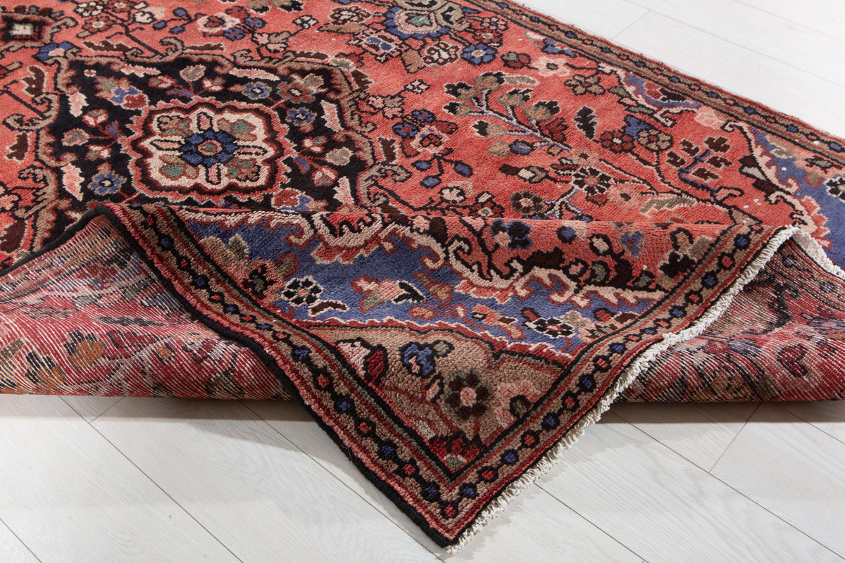 Vintage Red Hand-Knotted Wool Rug – 8' 0" x 4' 8" (245 x 143 cm)
