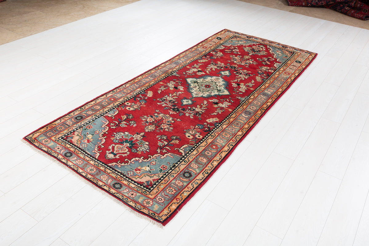 Vintage Floral Medallion Runner Rug, Red – 8' 9" x 3' 8" (267 x 111 cm)