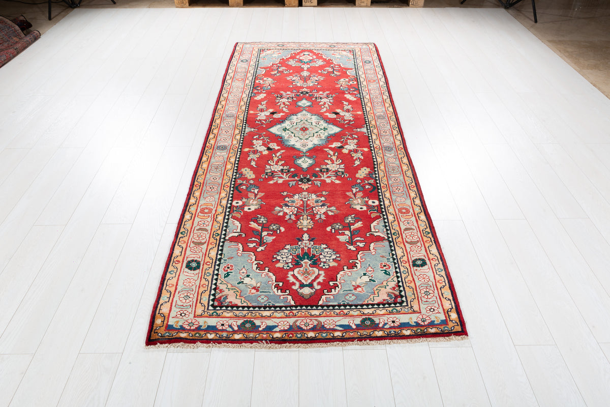 Vintage Floral Medallion Runner Rug, Red – 8' 9" x 3' 8" (267 x 111 cm)