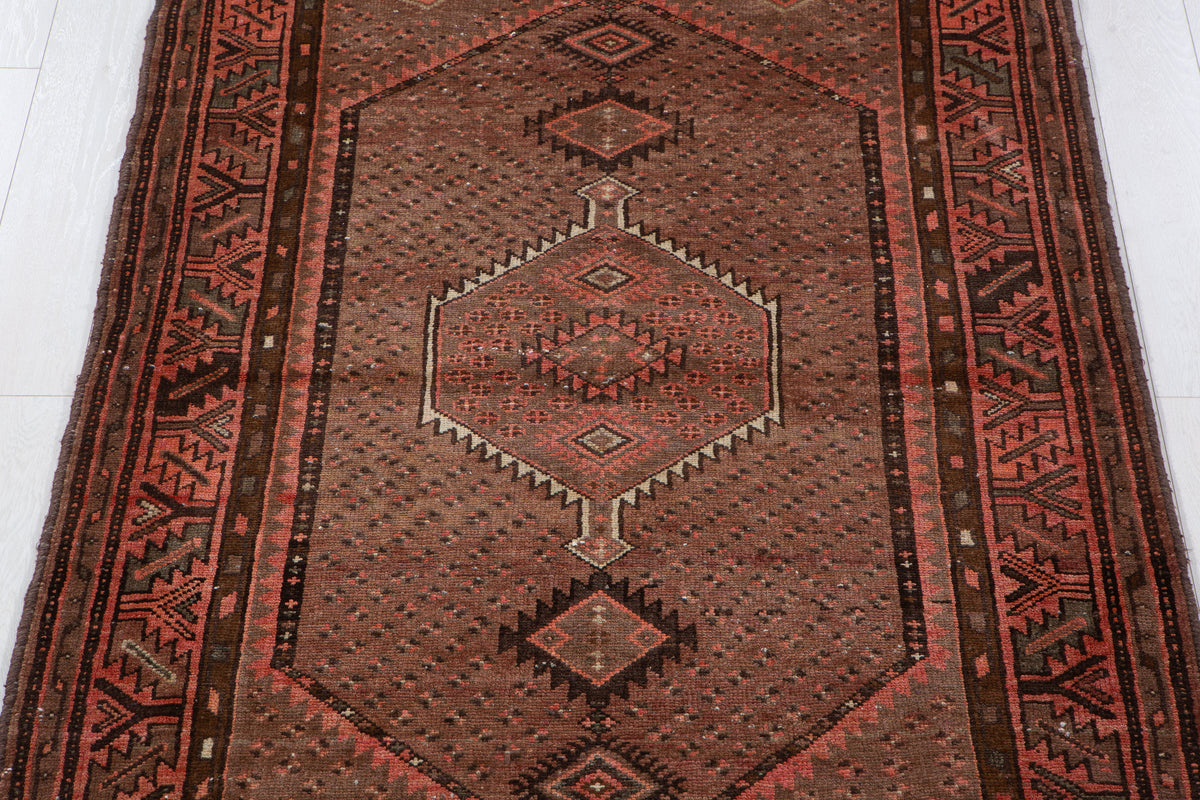 Vintage Hand-Knotted Wool Rug – 7' 1" x 4' 3" (216 x 130 cm)