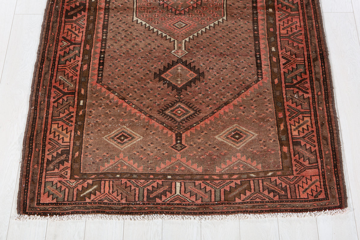 Vintage Hand-Knotted Wool Rug – 7' 1" x 4' 3" (216 x 130 cm)