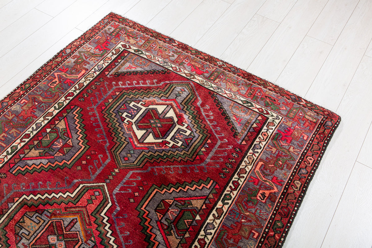 Vintage Magenta Hand-Knotted Wool Rug – 6' 10" x 4' 3" (208 x 130 cm)