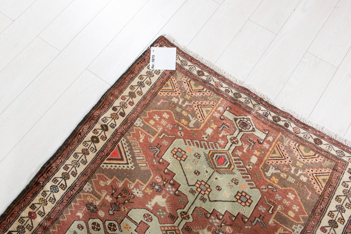 Tapis vintage en laine nouée à la main, rouge rouille – 5' 11" x 3' 6" (181 x 106 cm)