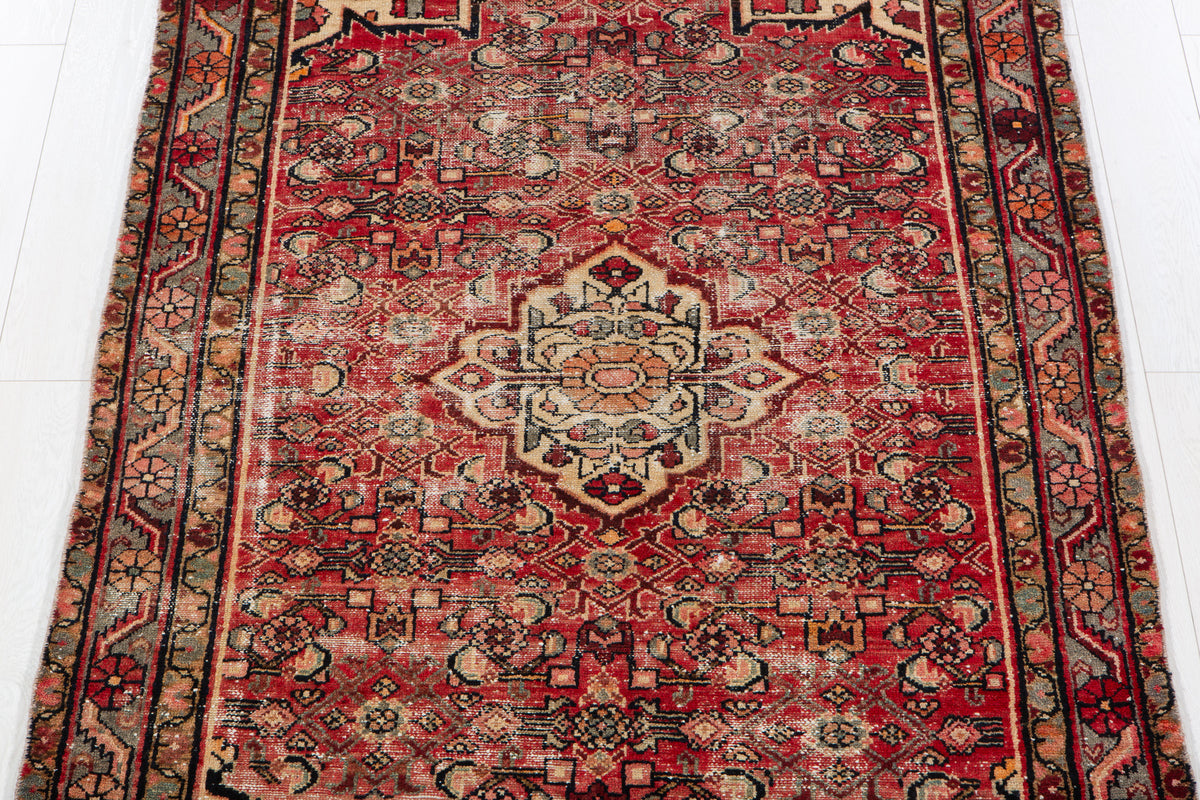 Tapis ancien en laine nouée à la main, rouge – 6' 11" x 4' 3" (211 x 130 cm)