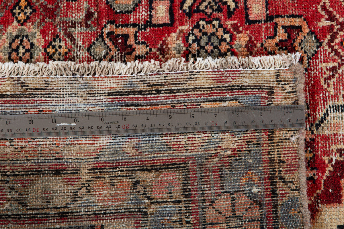 Tapis ancien en laine nouée à la main, rouge – 6' 11" x 4' 3" (211 x 130 cm)