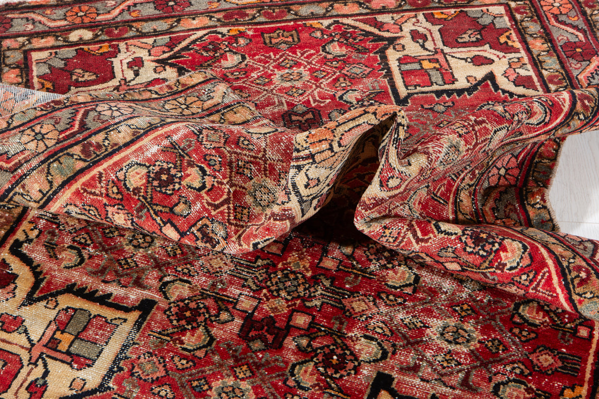 Tapis ancien en laine nouée à la main, rouge – 6' 11" x 4' 3" (211 x 130 cm)