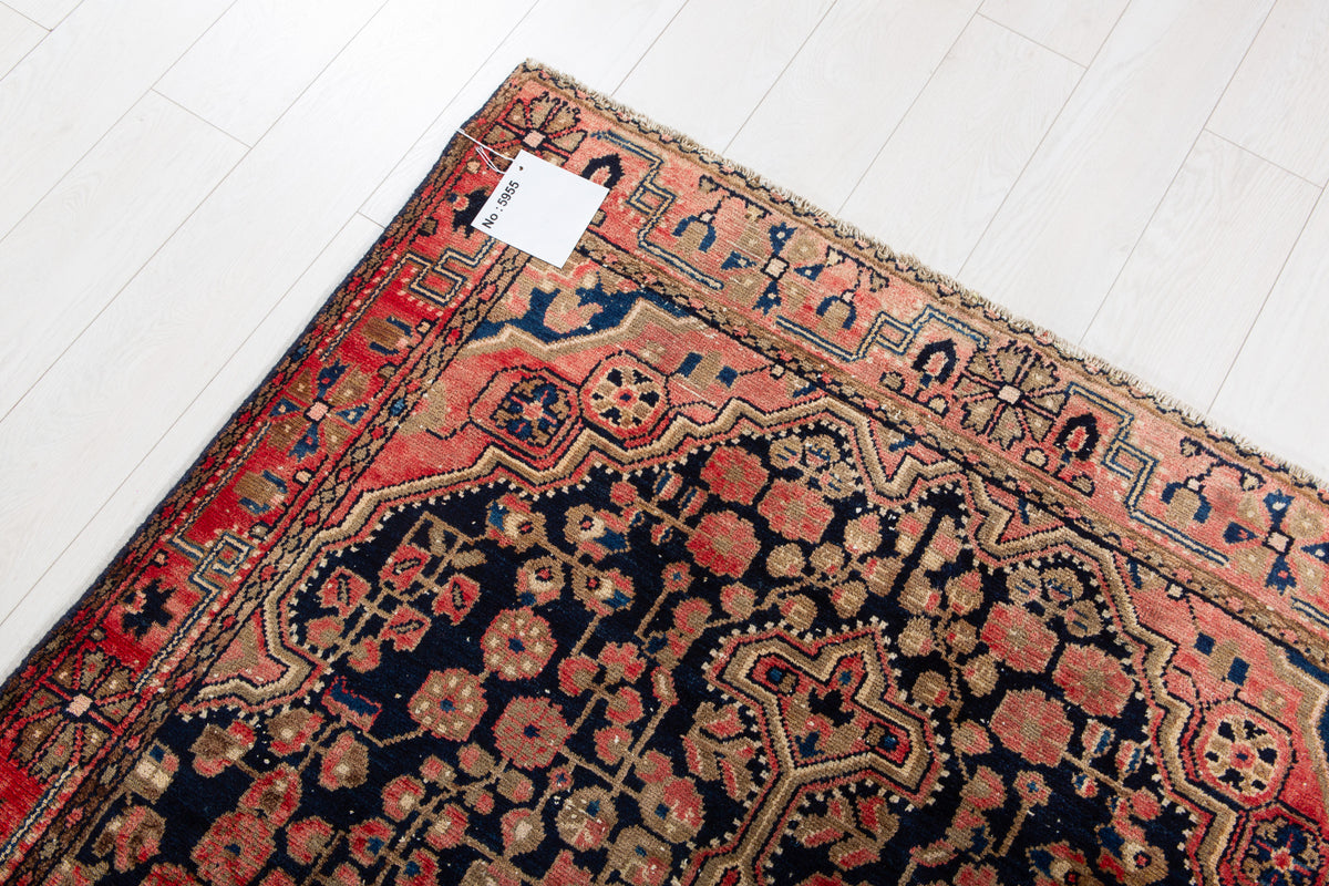 Tapis ancien en laine nouée à la main, bleu marine et rouge – 6' 2" x 4' 3" (188 x 129 cm)