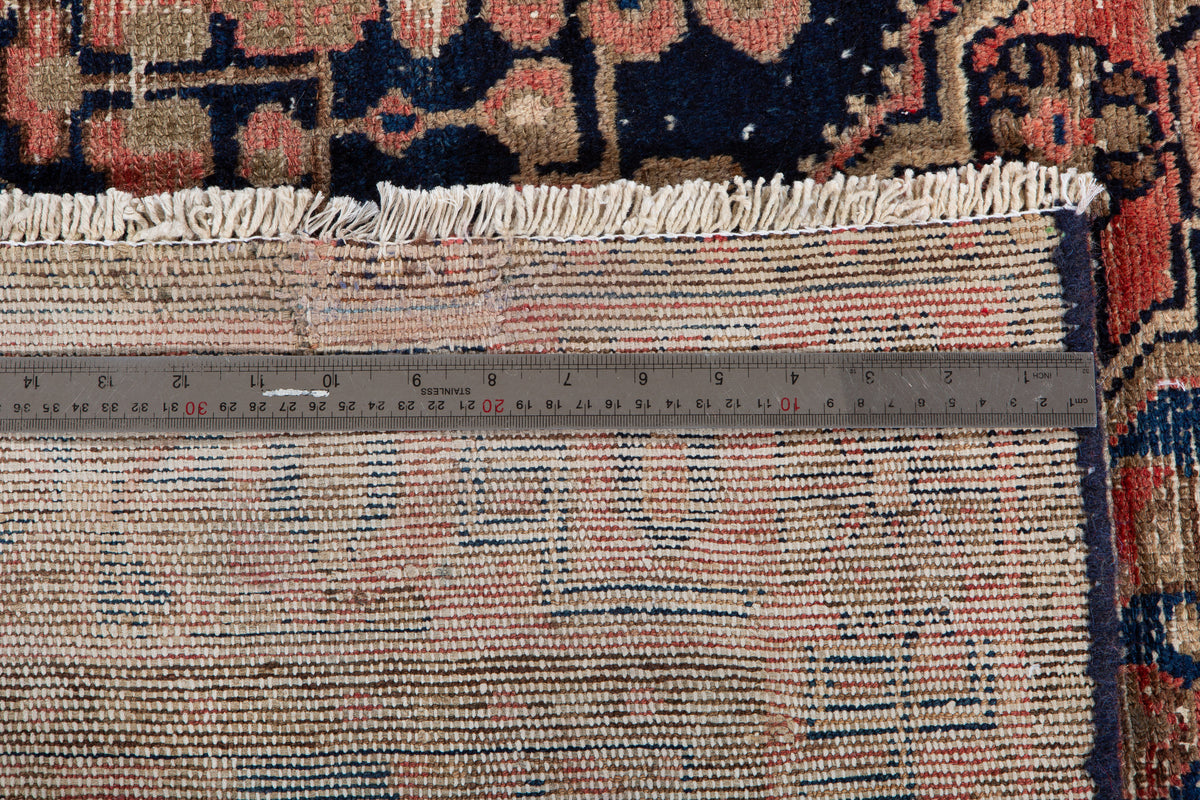 Tapis ancien en laine nouée à la main, bleu marine et rouge – 6' 2" x 4' 3" (188 x 129 cm)