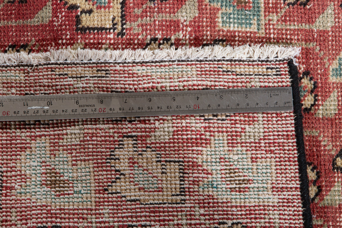 Tapis ancien en laine nouée à la main, rouge délavé – 4' 0" x 2' 7" (122 x 80 cm)