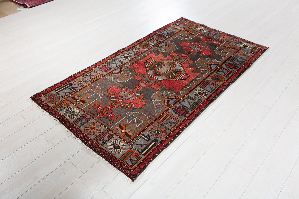 Tapis vintage en laine nouée à la main, rouge délavé et bleu – 6' 2" x 3' 5" (189 x 103 cm)