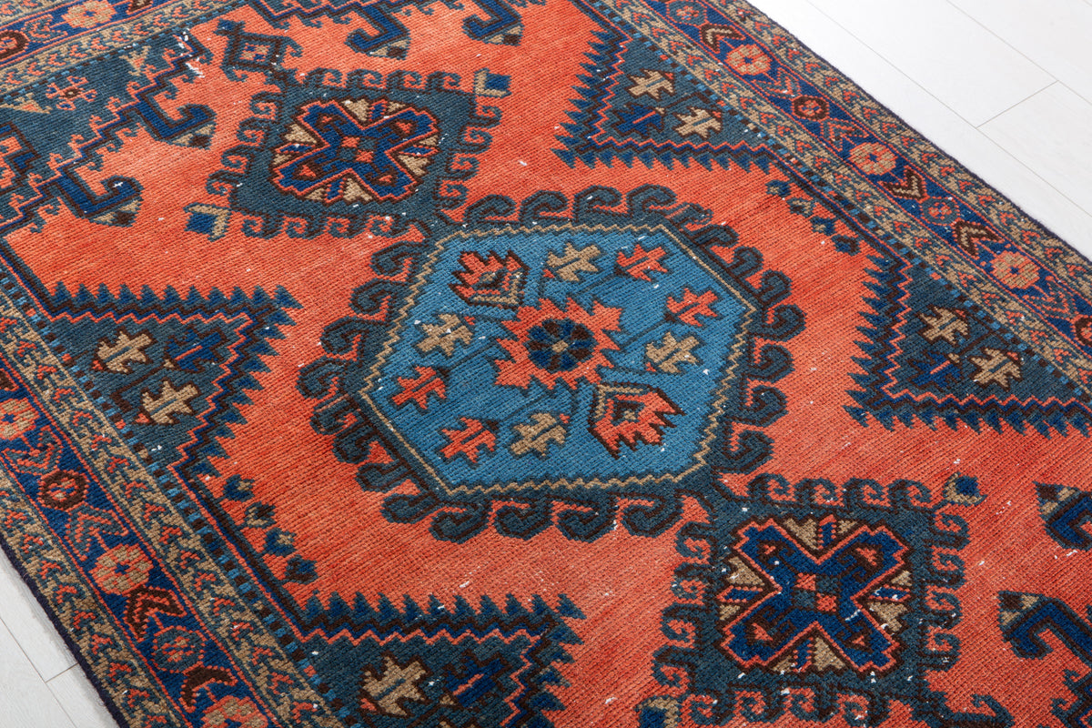 Small Vintage Orange-Red & Blue Rug – 5' 1" x 3' 6" (154 x 107 cm)