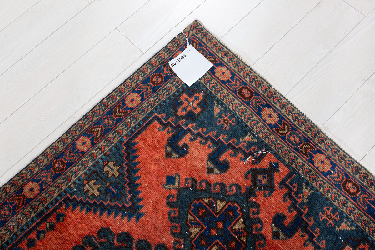 Small Vintage Orange-Red & Blue Rug – 5' 1" x 3' 6" (154 x 107 cm)