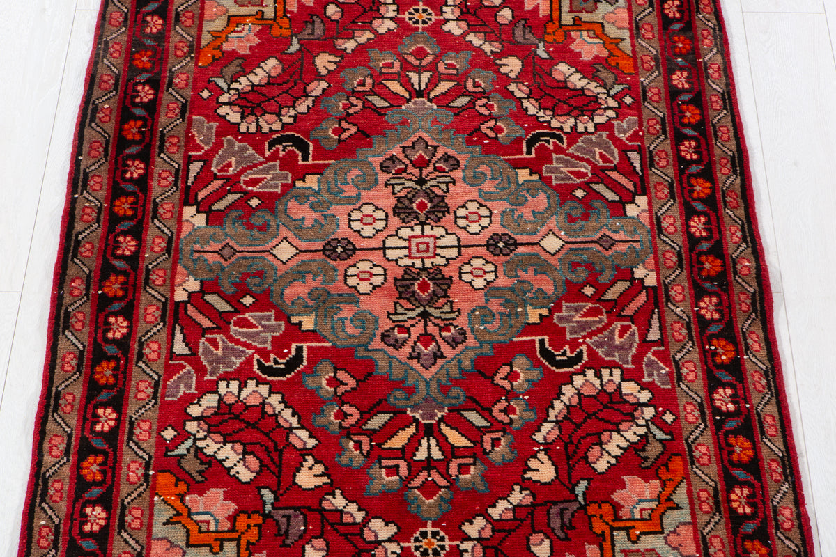 Small Vintage Red Rug – 5' 3" x 3' 7" (161 x 109 cm)