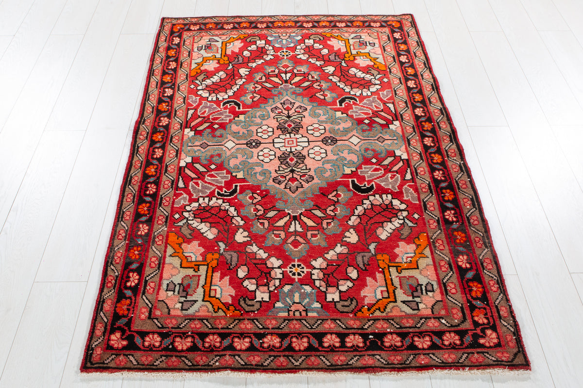 Small Vintage Red Rug – 5' 3" x 3' 7" (161 x 109 cm)