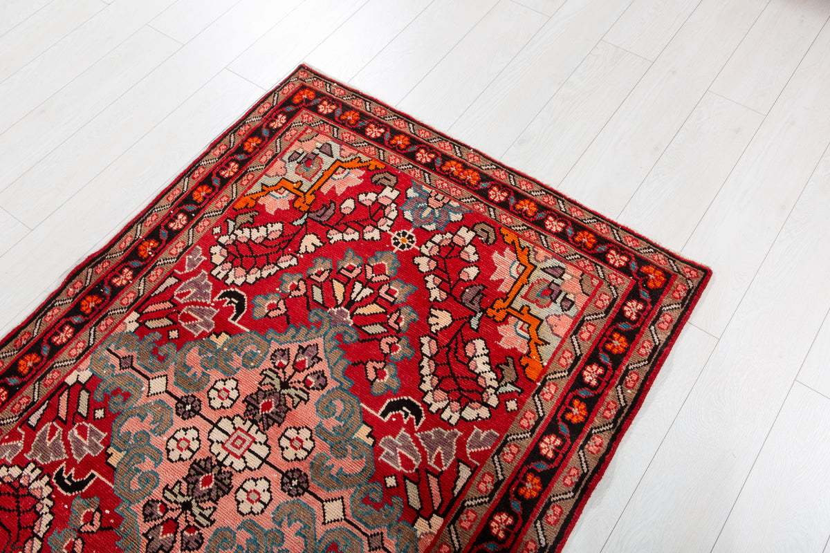 Small Vintage Red Rug – 5' 3" x 3' 7" (161 x 109 cm)