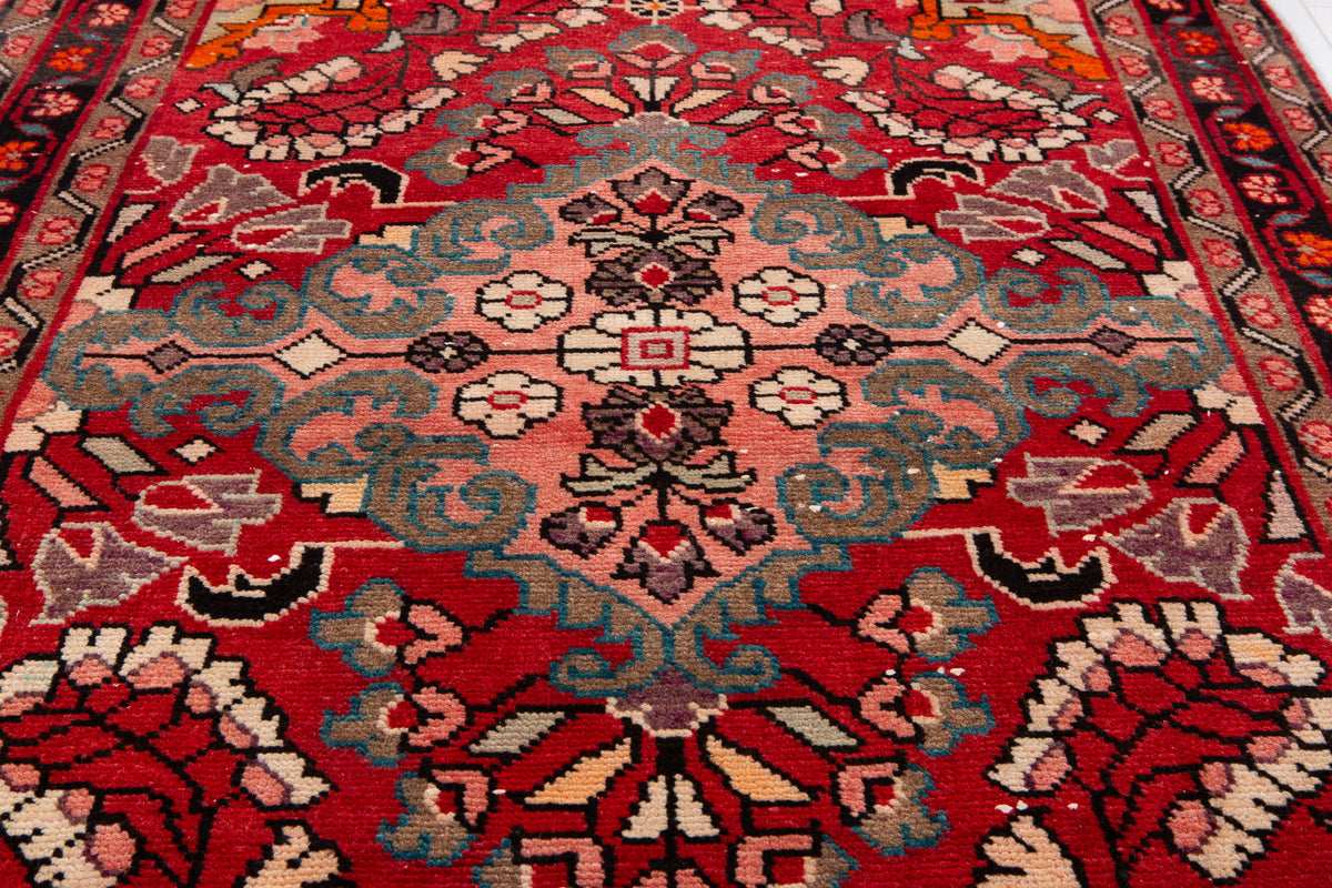 Small Vintage Red Rug – 5' 3" x 3' 7" (161 x 109 cm)