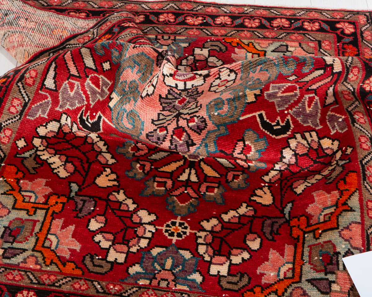 Small Vintage Red Rug – 5' 3" x 3' 7" (161 x 109 cm)
