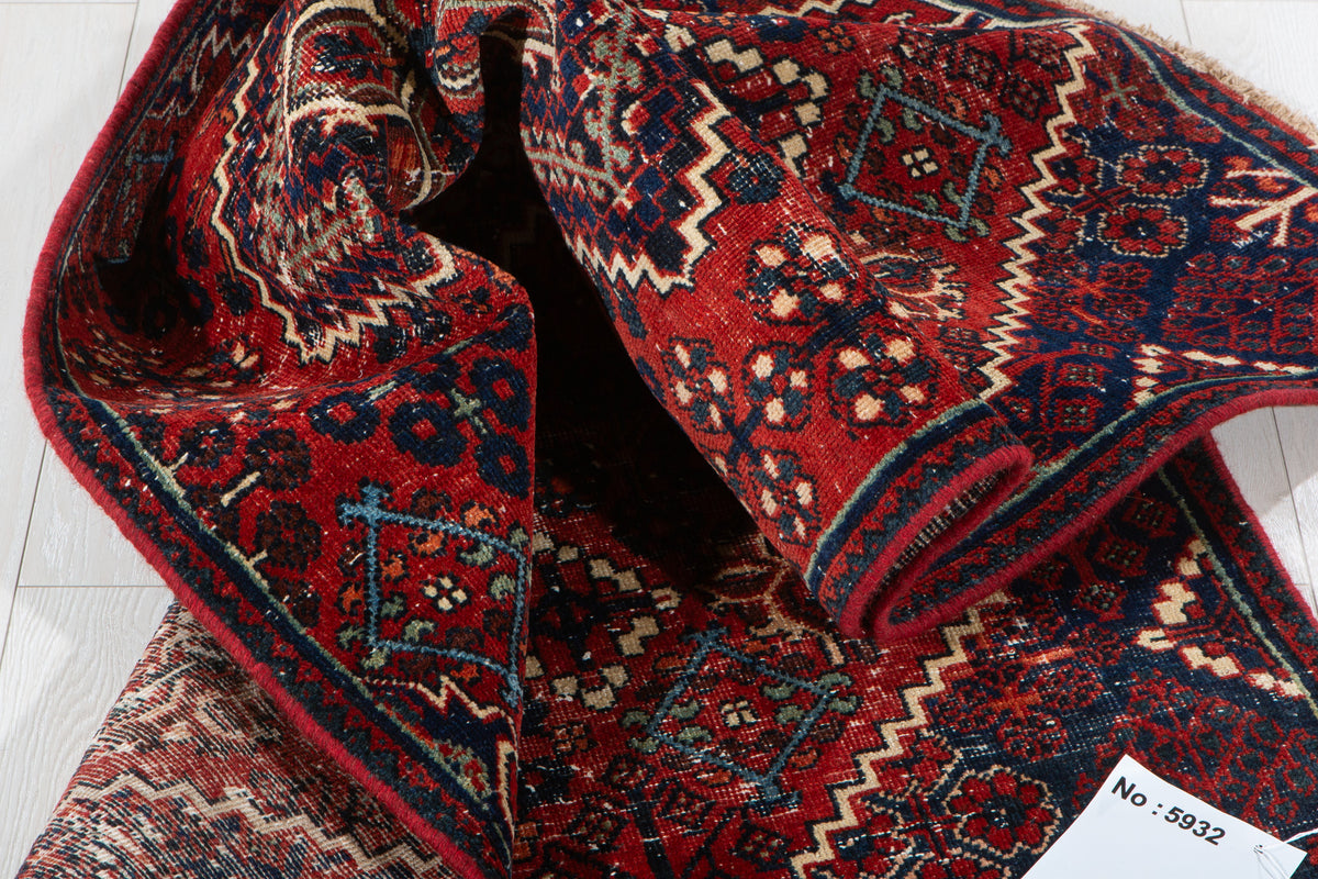 Small Antique Red Rug – 5' 5" x 3' 1" (165 x 95 cm)