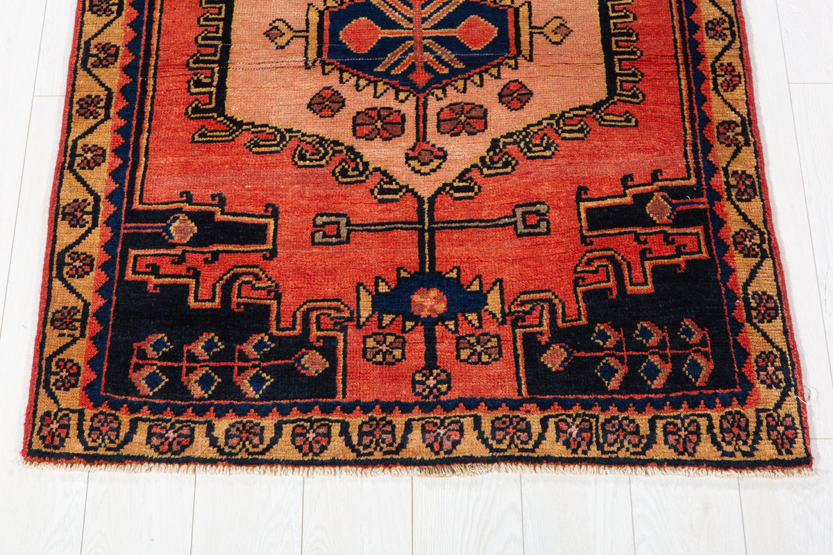 Small Vintage Orange-Red & Pink Rug – 5' 0" x 3' 6" (152 x 106 cm)