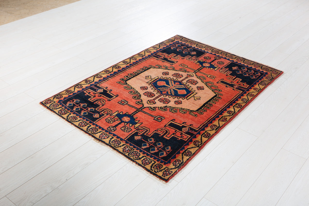Small Vintage Orange-Red & Pink Rug – 5' 0" x 3' 6" (152 x 106 cm)
