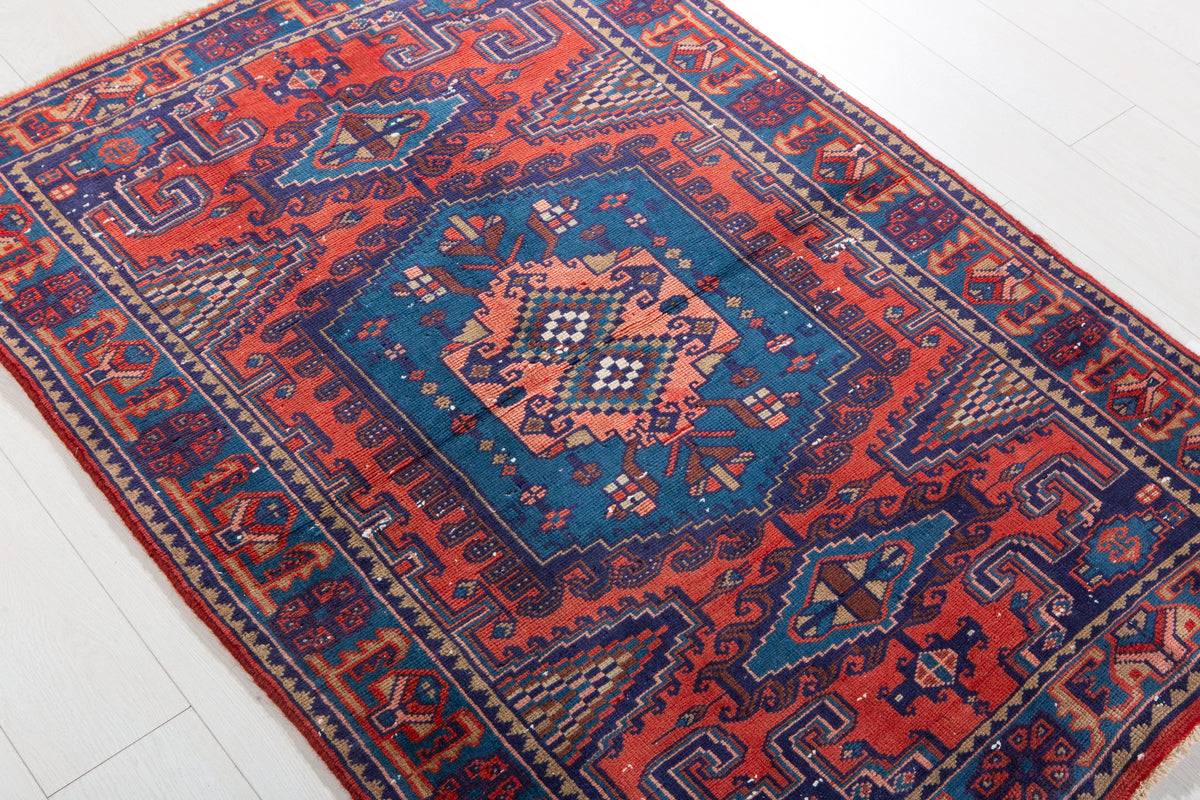 Small Vintage Orange-Red & Blue Rug – 4' 10" x 3' 7" (147 x 108 cm)