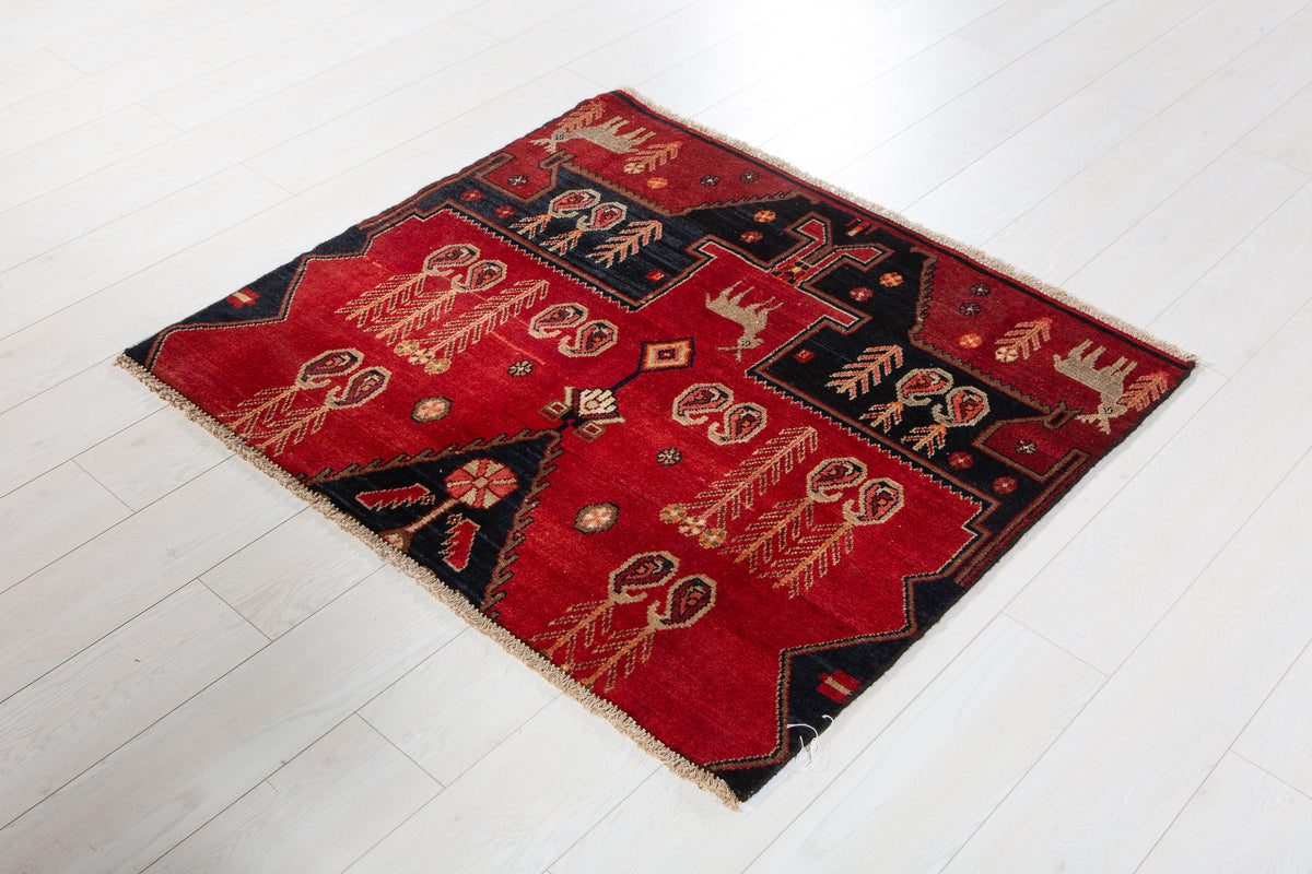 Small Vintage Red Rug – 3' 8" x 3' 4" (112 x 101 cm)
