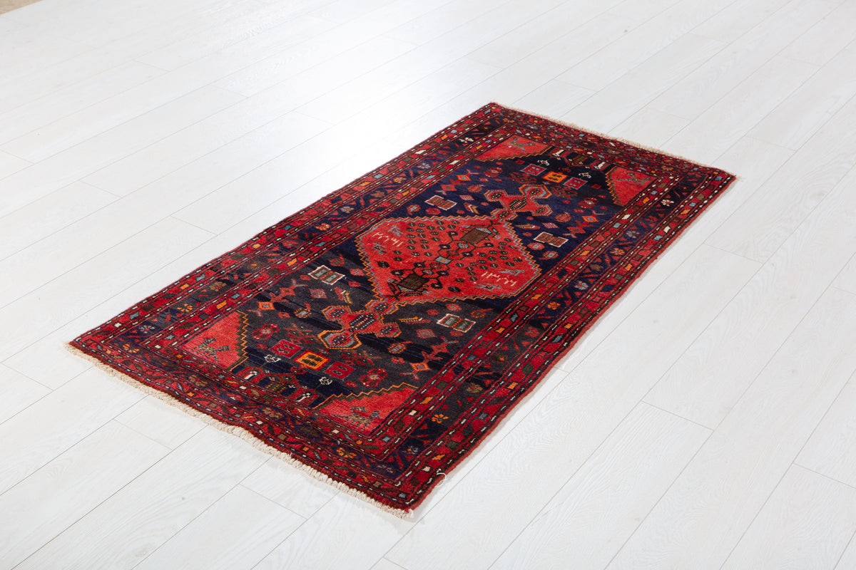 Small Vintage Red & Navy Blue Rug – 4' 9" x 2' 6" (146 x 75 cm)