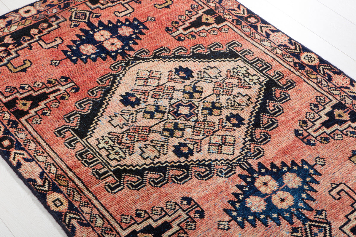 Small Antique Faded Orange-Red Rug – 4' 8" x 2' 10" (141 x 87 cm)
