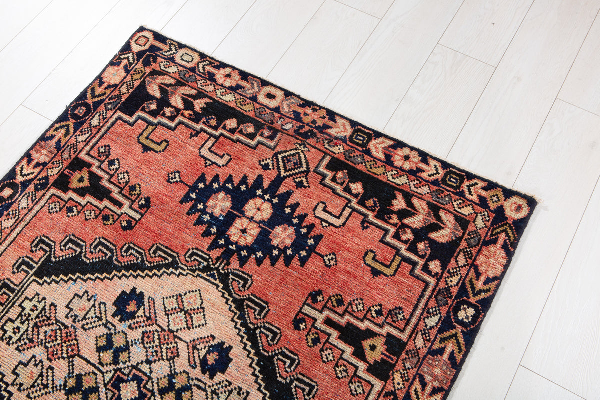 Small Antique Faded Orange-Red Rug – 4' 8" x 2' 10" (141 x 87 cm)