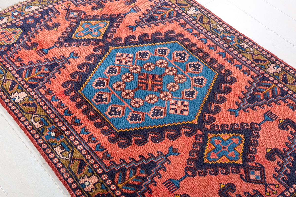 Small Vintage Orange-Red and Blue Rug – 4' 11" x 3' 4" (149 x 101 cm)