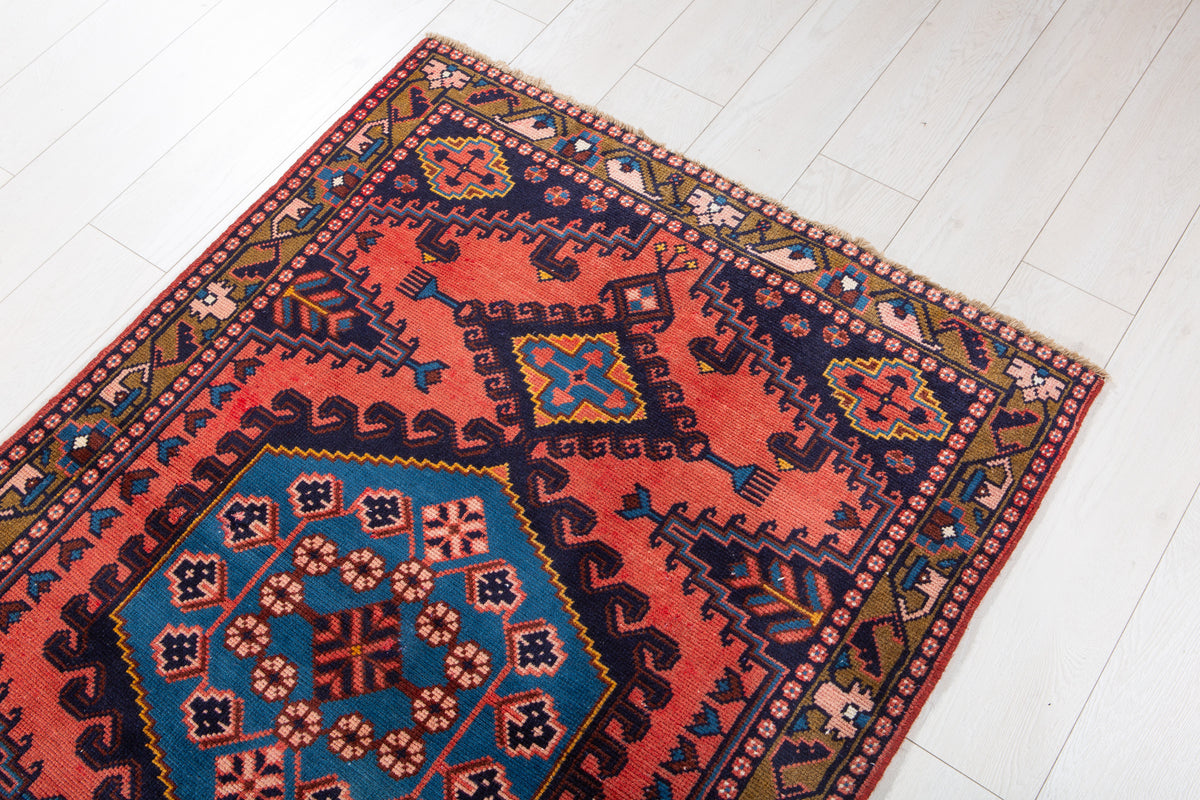 Small Vintage Orange-Red and Blue Rug – 4' 11" x 3' 4" (149 x 101 cm)