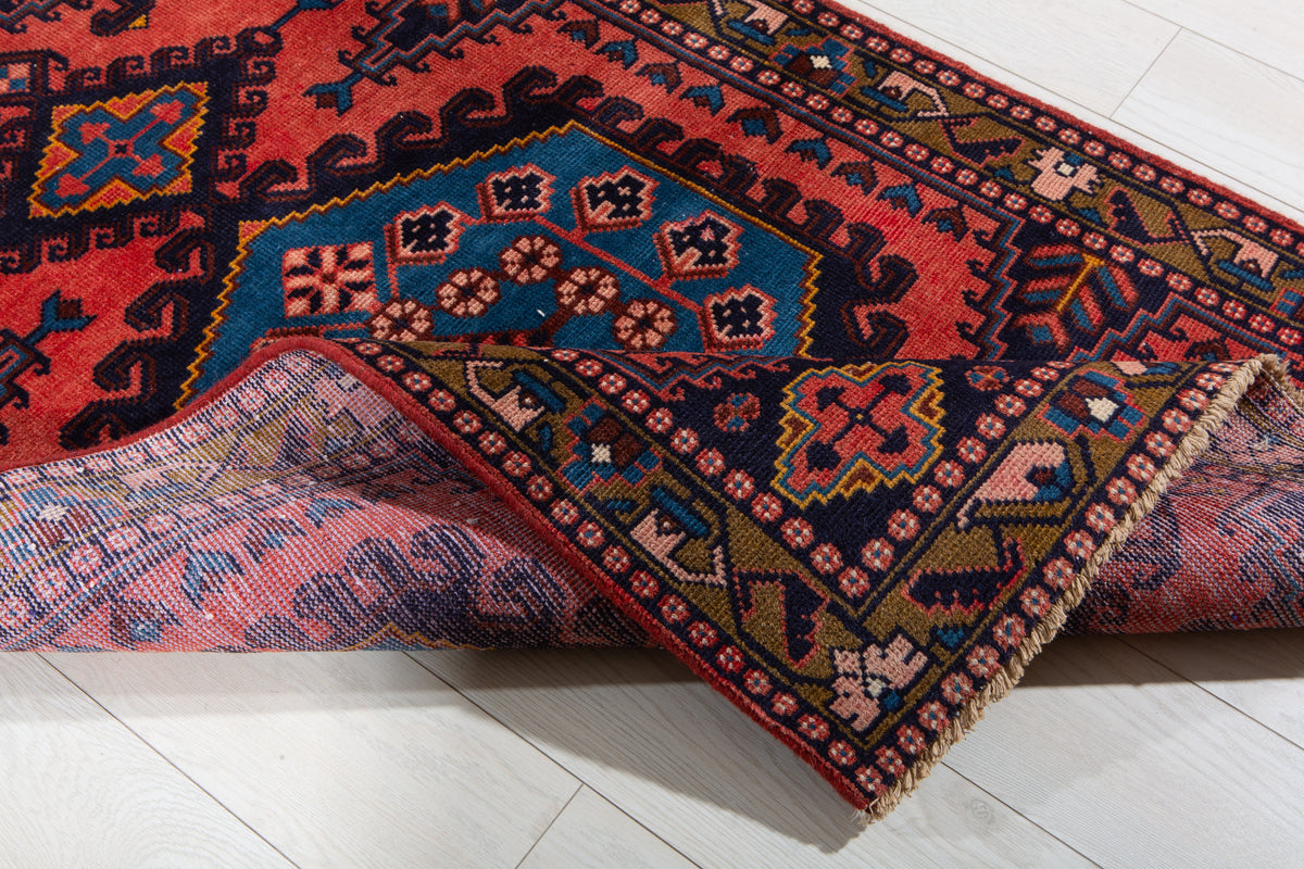 Small Vintage Orange-Red and Blue Rug – 4' 11" x 3' 4" (149 x 101 cm)