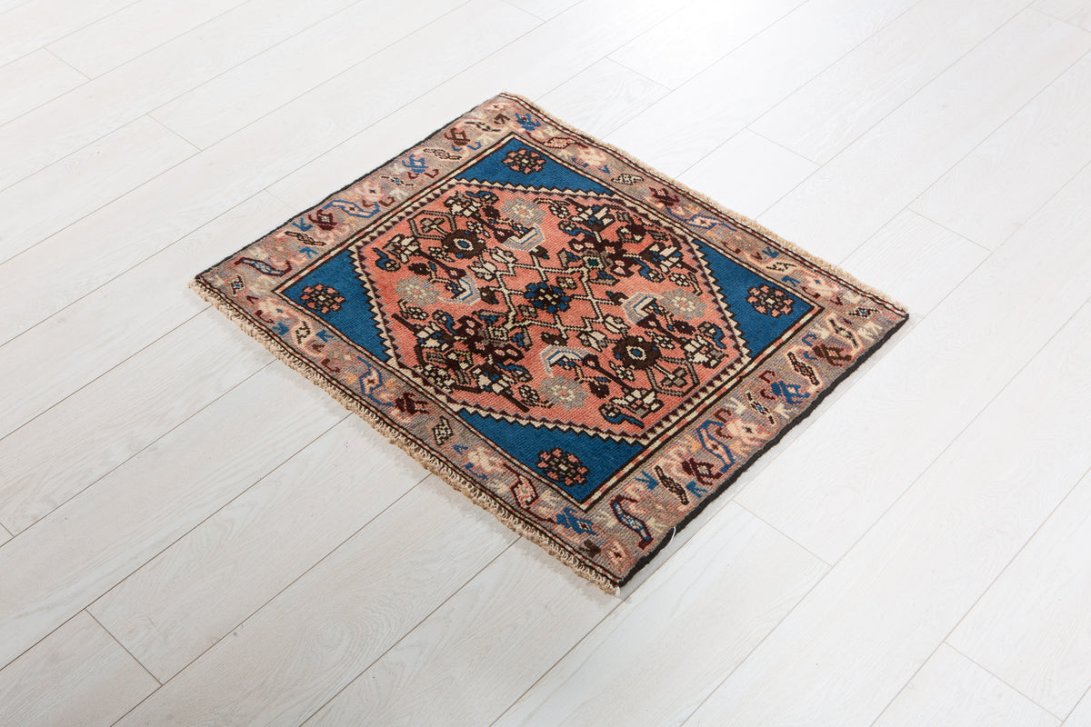 Small Vintage Red, Blue Rug – 2' 6" x 2' 0" (77 x 61 cm)