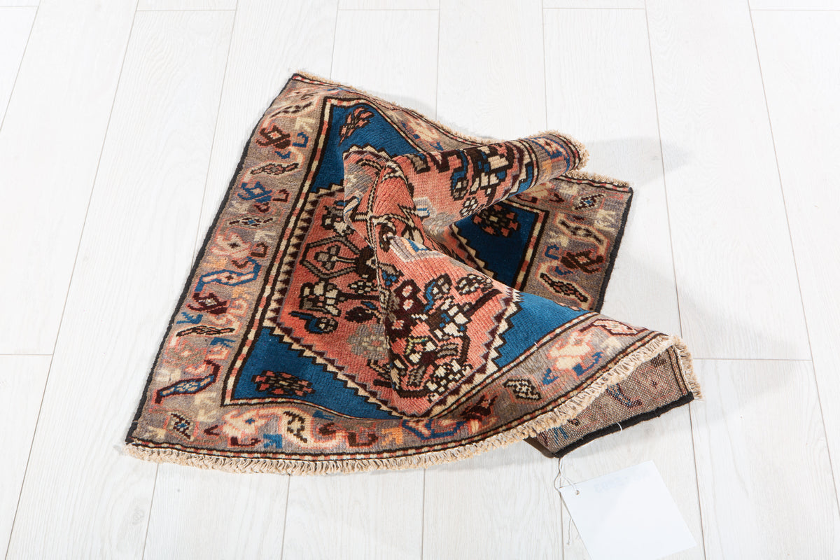 Small Vintage Red, Blue Rug – 2' 6" x 2' 0" (77 x 61 cm)