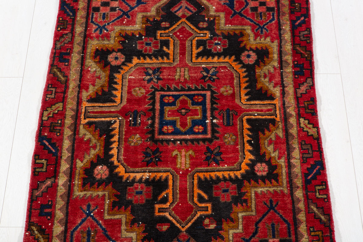 Small Antique Red, Black Rug – 4' 8" x 3' 3" (141 x 98 cm)