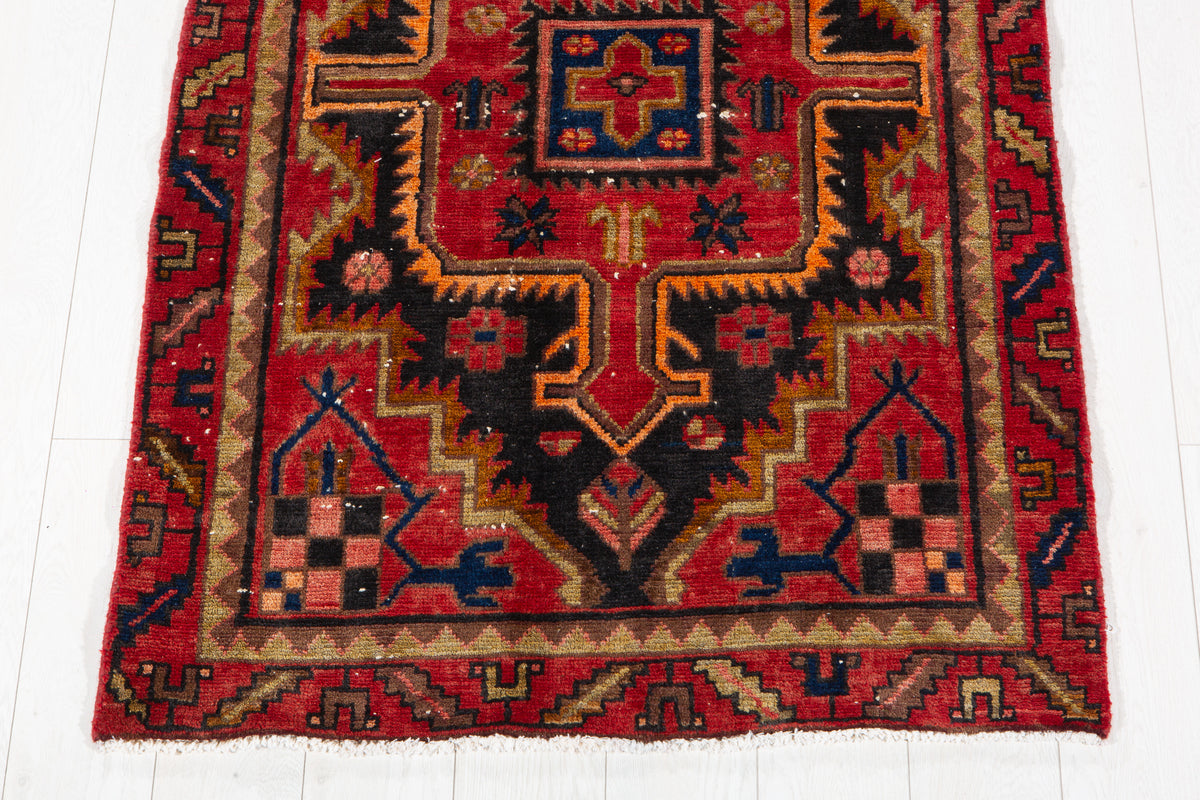 Small Antique Red, Black Rug – 4' 8" x 3' 3" (141 x 98 cm)