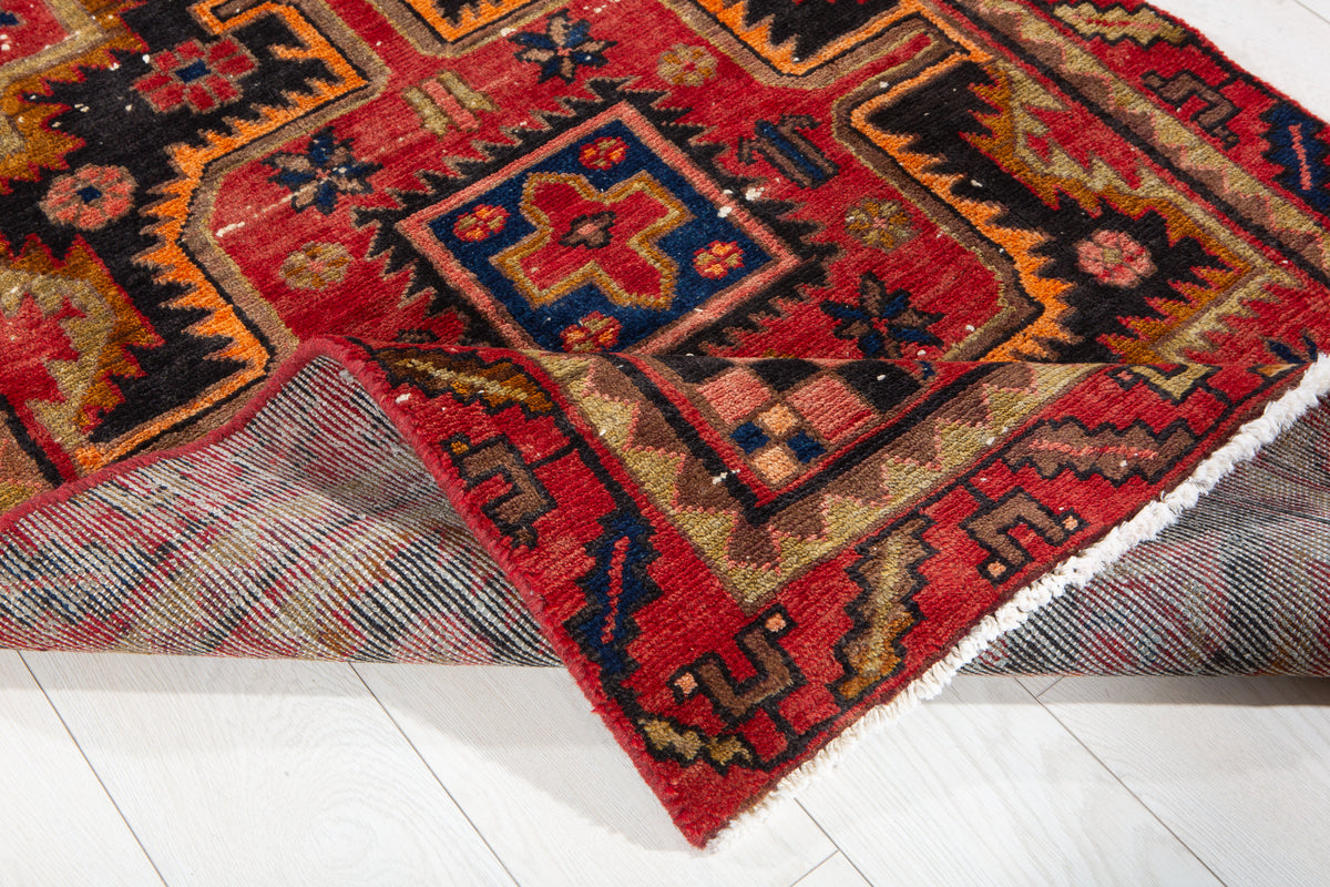 Small Antique Red, Black Rug – 4' 8" x 3' 3" (141 x 98 cm)