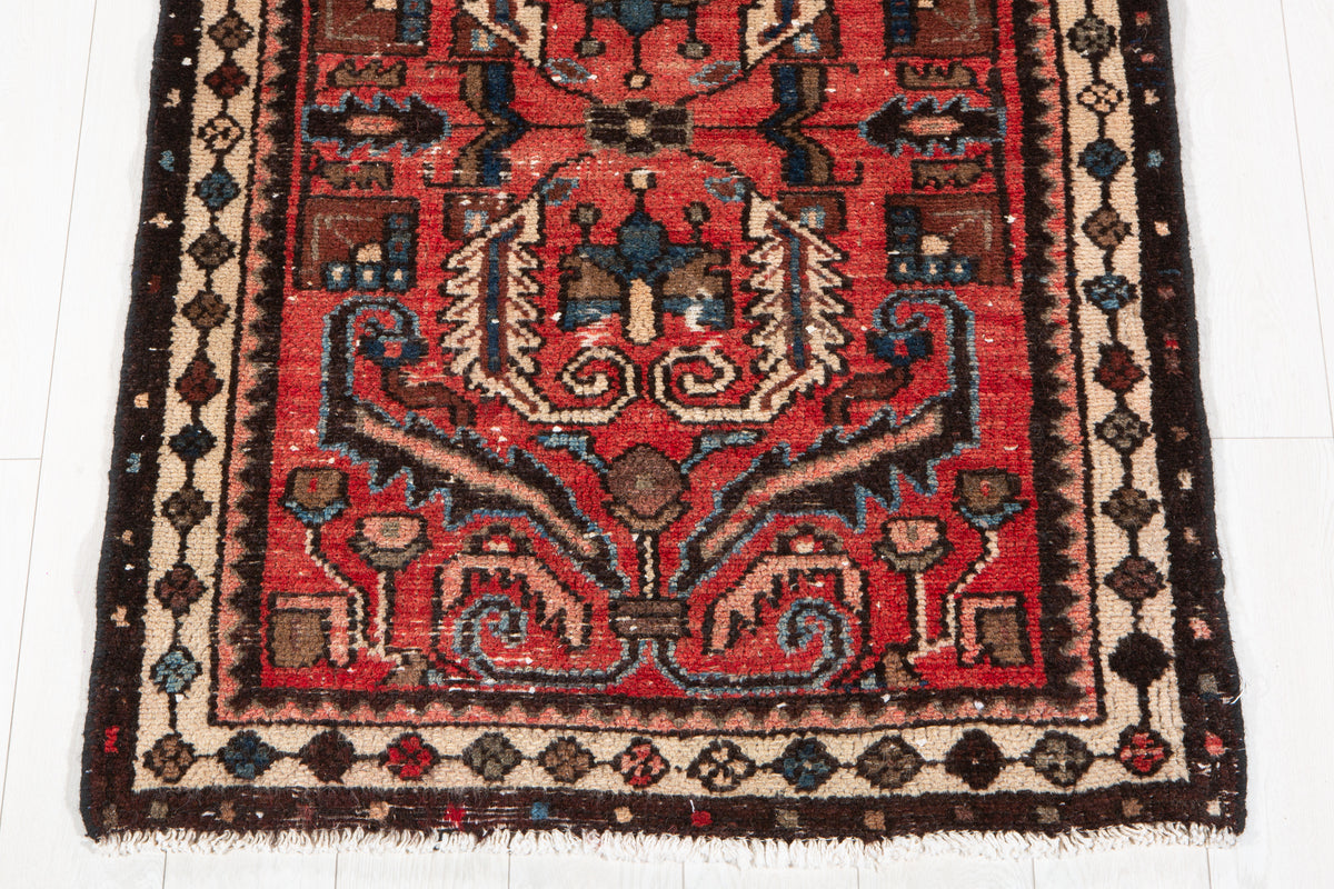 Small Antique Red Rug – 4' 10" x 3' 3" (147 x 98 cm)