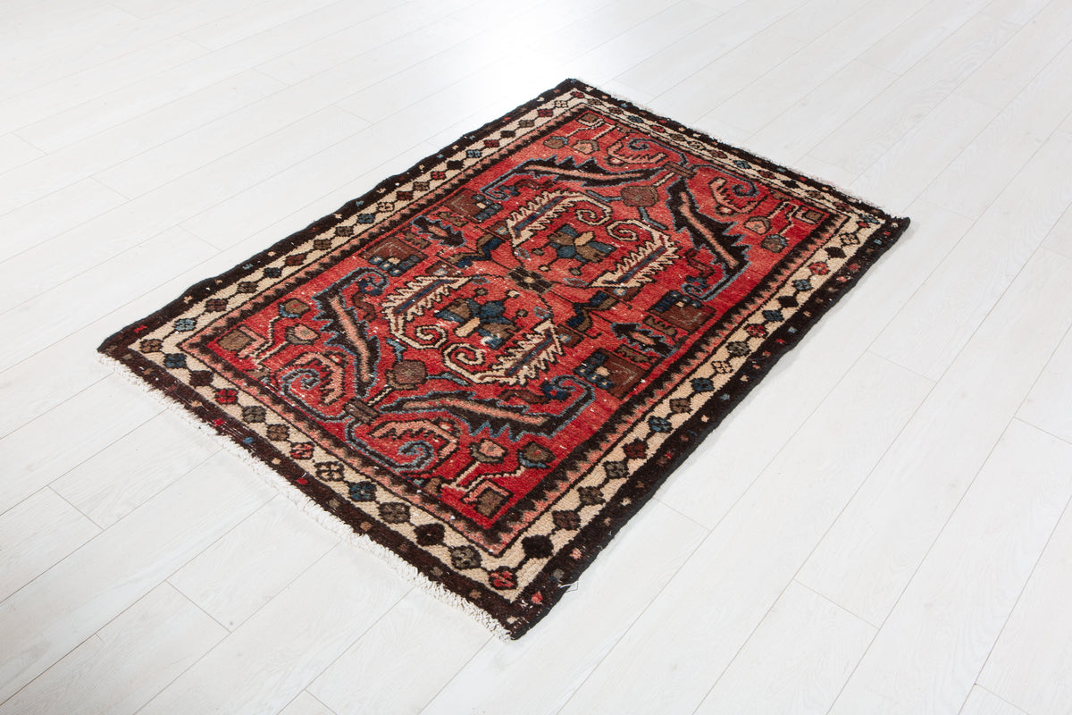 Small Antique Red Rug – 4' 10" x 3' 3" (147 x 98 cm)