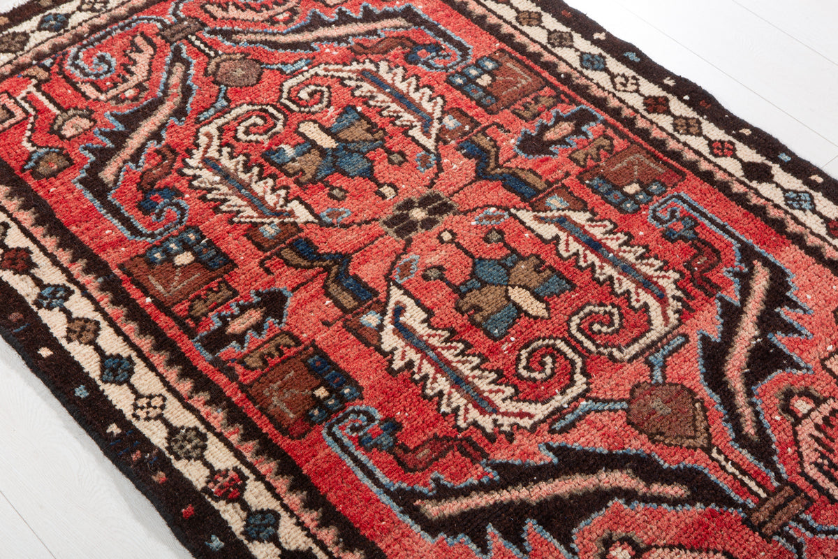 Small Antique Red Rug – 4' 10" x 3' 3" (147 x 98 cm)
